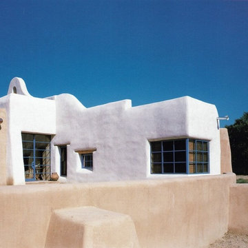 Contemporary Hacienda on the Rio Grande