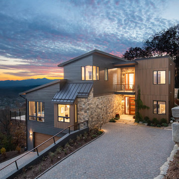 Contemporary Hillside home on Reynolds Mt.