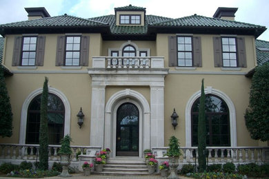 Aménagement d'une façade de maison classique.