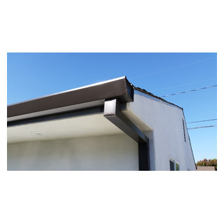 Costa Mesa, New Modern Home. Angle Face 5 inch Gutters, Smooth ...