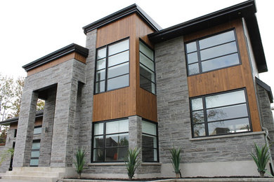 モントリオールにあるお手頃価格のコンテンポラリースタイルのおしゃれな家の外観 (石材サイディング) の写真