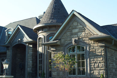 Large transitional exterior home idea in Cedar Rapids