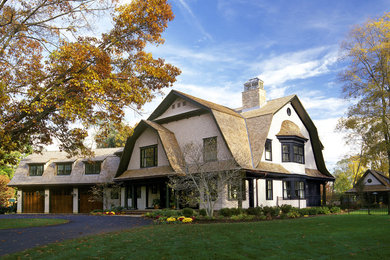 Inspiration for a timeless exterior home remodel in New York with a gambrel roof