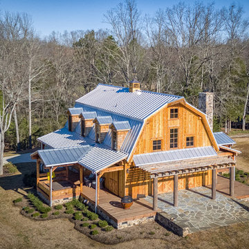 Cozy South Carolina Barn Retreat Designed for Entertaining