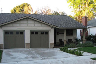 Example of an arts and crafts exterior home design in Los Angeles