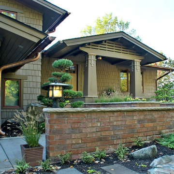 Craftsman Lake Home-Frotn Walk