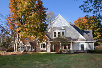 Example of an arts and crafts exterior home design in Columbus