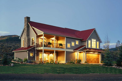 デンバーにある中くらいなトラディショナルスタイルのおしゃれな家の外観 (コンクリート繊維板サイディング) の写真