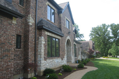 Elegant exterior home photo in St Louis