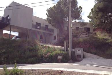 バルセロナにあるコンテンポラリースタイルのおしゃれな家の外観の写真