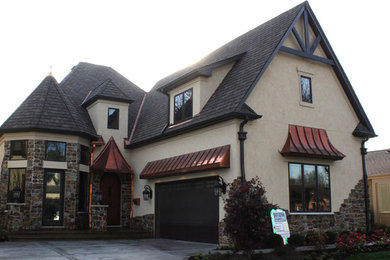 Large and beige rustic two floor render detached house in Chicago with a shingle roof and a pitched roof.