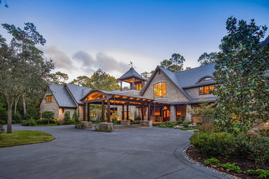 This is an example of a rustic house exterior in Houston.