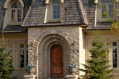 Traditional exterior home idea in Toronto