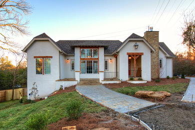 Foto de fachada blanca de estilo de casa de campo extra grande de dos plantas con revestimiento de estuco y tejado a cuatro aguas