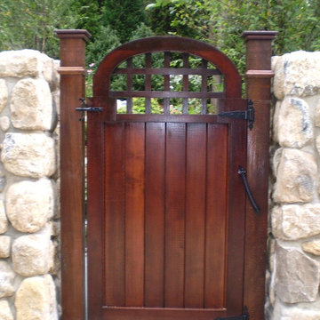 Custom Tongue & Groove Gate with Lattice Topper