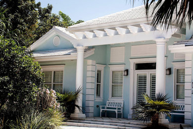 Inspiration for a craftsman exterior home remodel in Miami