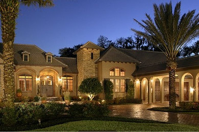 Example of an exterior home design in Orlando