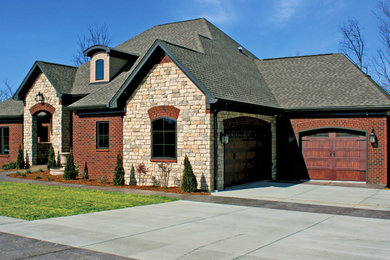 Traditional exterior home idea in Louisville