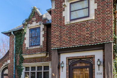 Photo of a traditional house exterior in St Louis.