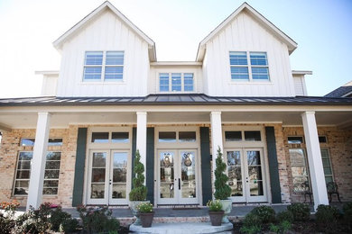 Example of a cottage exterior home design in Dallas