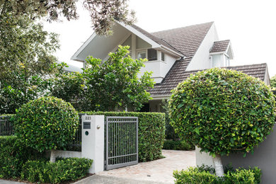 シドニーにあるトラディショナルスタイルのおしゃれな家の外観の写真