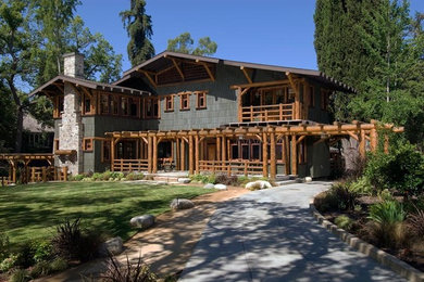Inspiration for a rustic house exterior in Los Angeles.