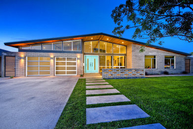 Example of a mid-sized mid-century modern gray one-story glass exterior home design in Phoenix with a shingle roof
