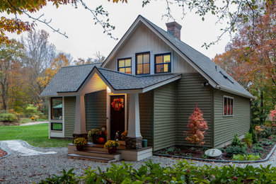 Example of a mountain style two-story vinyl and shingle exterior home design in Bridgeport with a shingle roof and a gray roof
