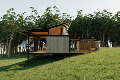 Inspiration pour une petite façade de maison noire minimaliste en verre de plain-pied.