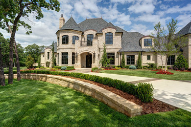 Design ideas for a classic house exterior in Oklahoma City.