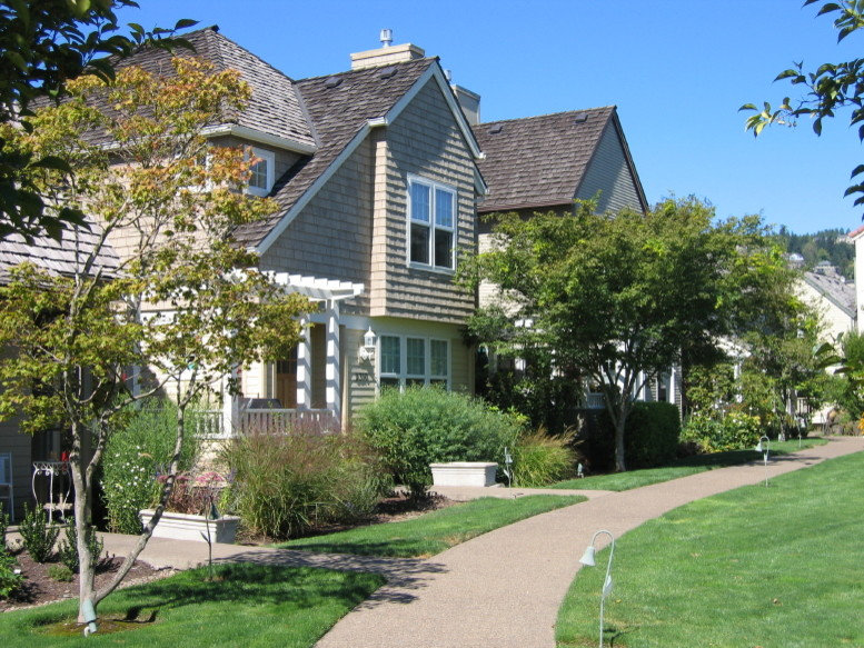 Edgewood Condominiums - Forest Heights neighborhood, Portland, OR