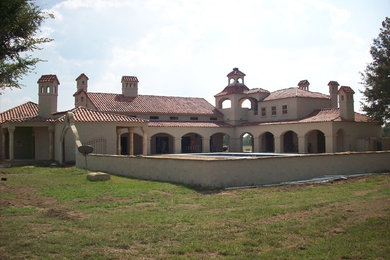 Example of a mountain style exterior home design in Dallas