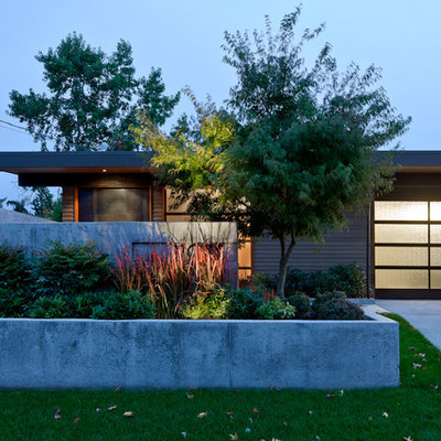 1950s one-story exterior home idea in Seattle