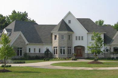 Пример оригинального дизайна: двухэтажный дом в классическом стиле