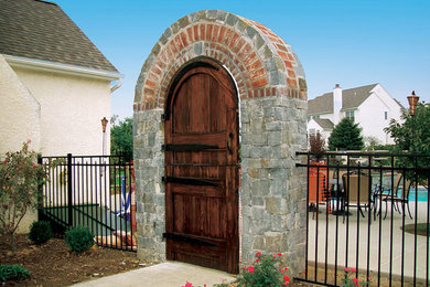 Aménagement d'une façade de maison classique.