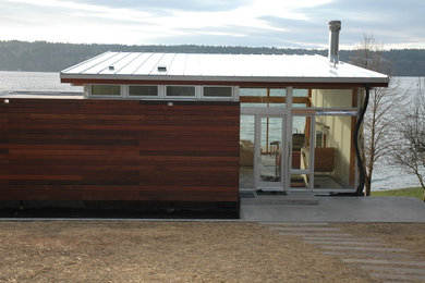 Idées déco pour une façade de maison contemporaine.