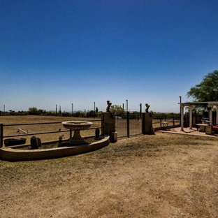 Example of an exterior home design in Phoenix