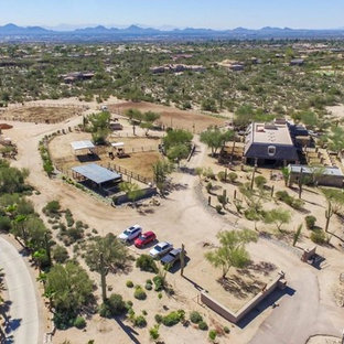 Example of an exterior home design in Phoenix