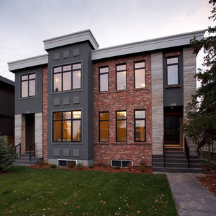 Réalisation d'une façade de maison design à un étage.