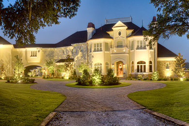 Inspiration for a timeless exterior home remodel in Tampa