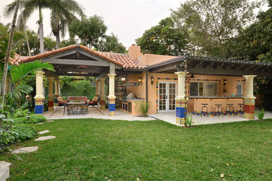 Mid-sized tuscan one-story house exterior photo in Miami with a tile roof