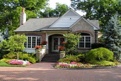Inspiration for a timeless exterior home remodel in St Louis