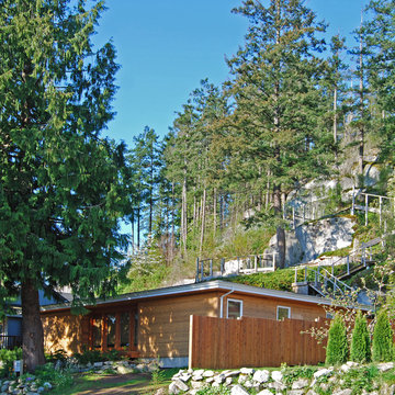 Exterior in Summer with Rock Bluff