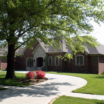 Exterior: New Ranch Home in Creve Coeur, MO by Hibbs Homes