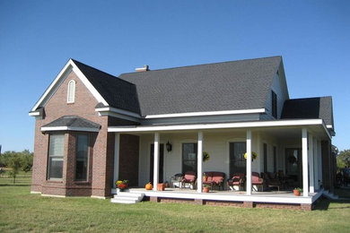 Farmhouse exterior home idea in Austin