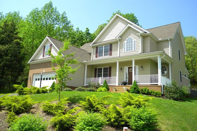 Mid-sized arts and crafts beige two-story vinyl exterior home photo in Richmond with a shingle roof