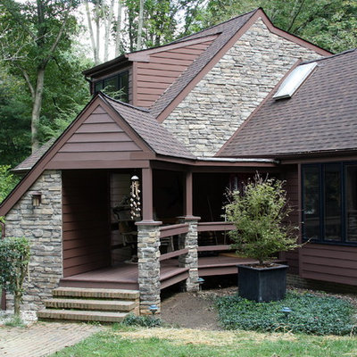 Example of a mid-sized classic brown two-story wood exterior home design in Philadelphia with a shingle roof