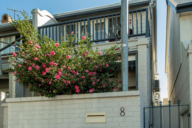 シドニーにある高級なコンテンポラリースタイルのおしゃれな家の外観の写真