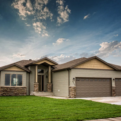Inspiration for a contemporary green exterior home remodel in Minneapolis
