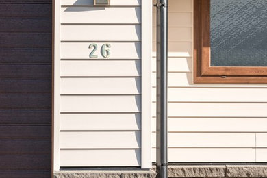 Exemple d'une façade de maison moderne.